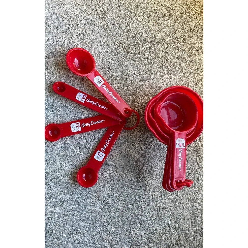 Betty Crocker measuring cups